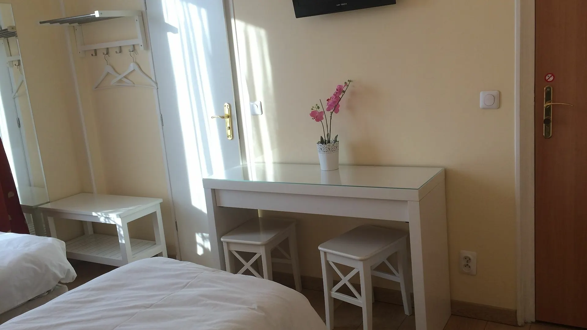 Andre Gill Hotel 2*