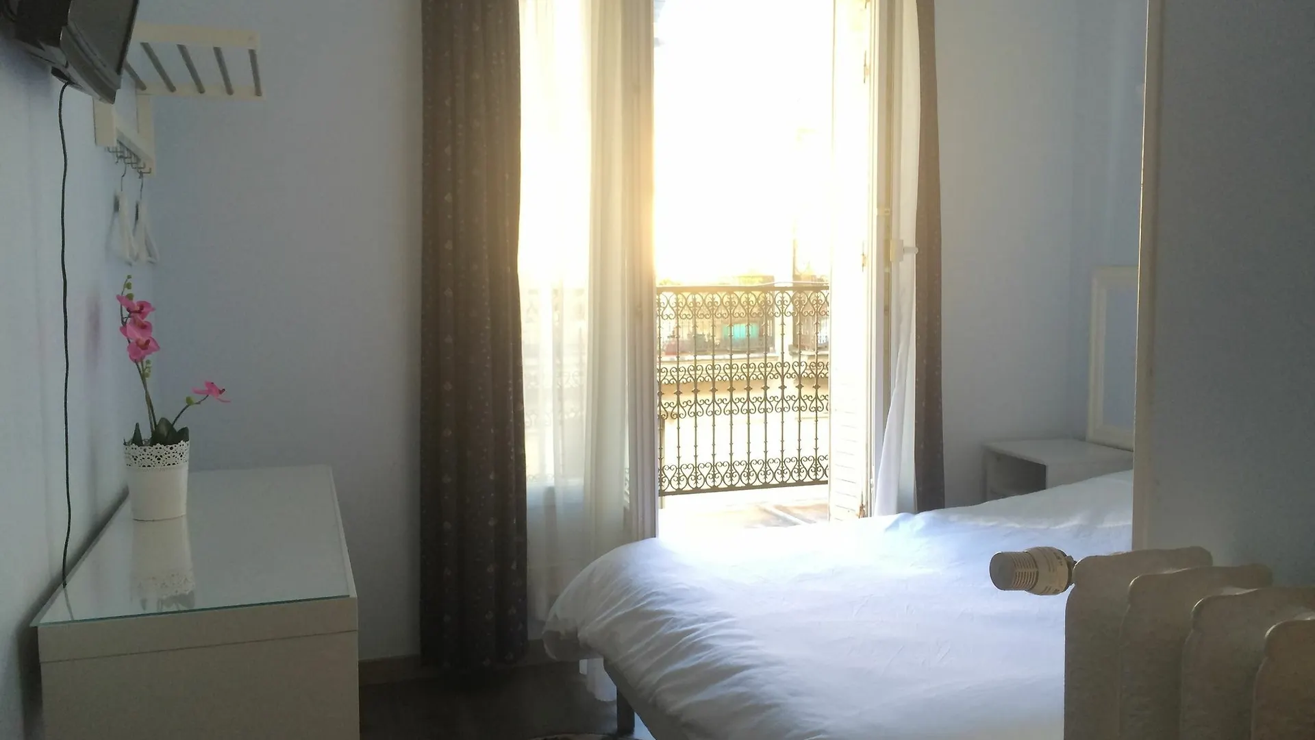 Hotel Andre Gill Paris